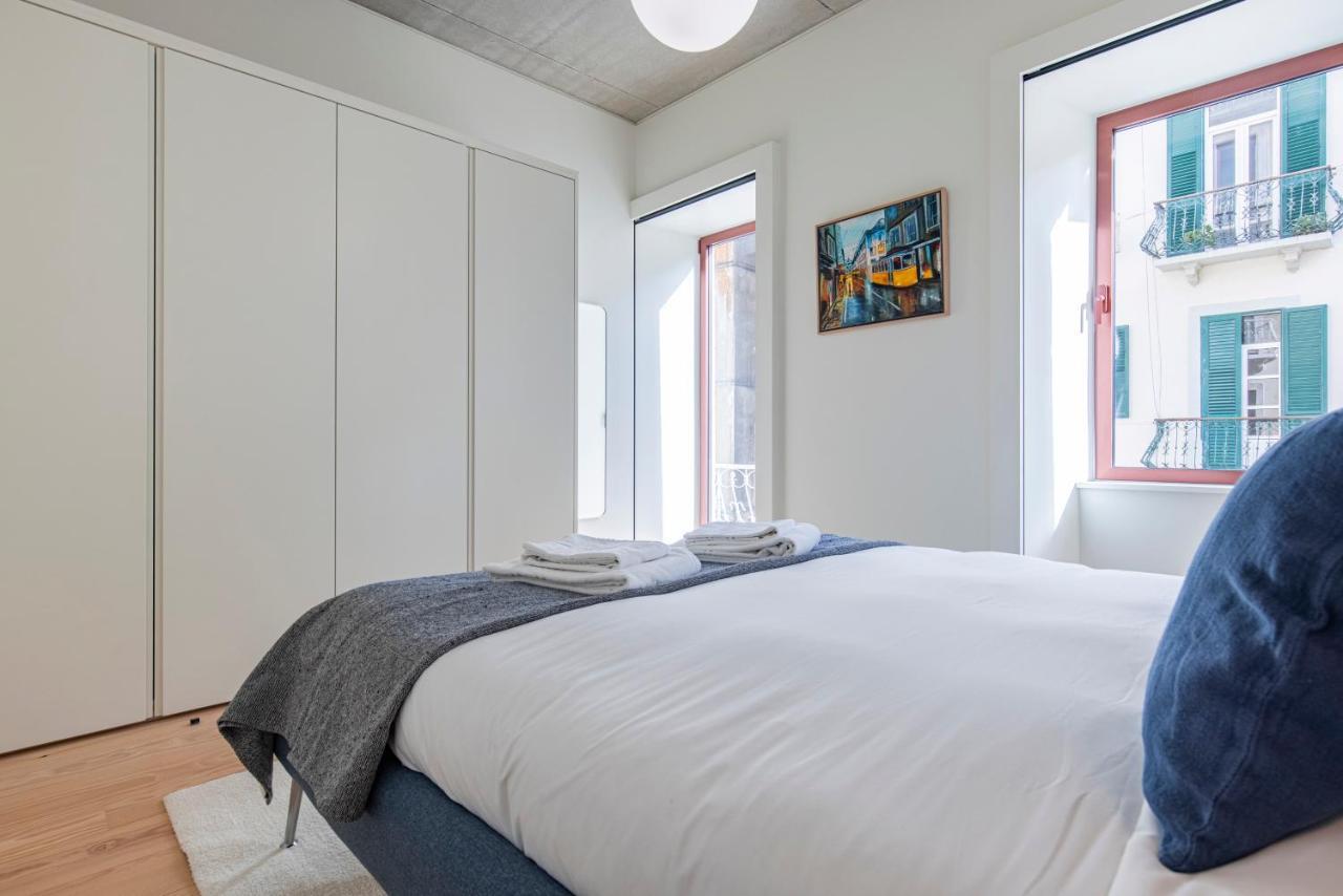 Deluxe 2Bdr Apartment W/ Patio By Lovelystay Lisbon Exterior photo